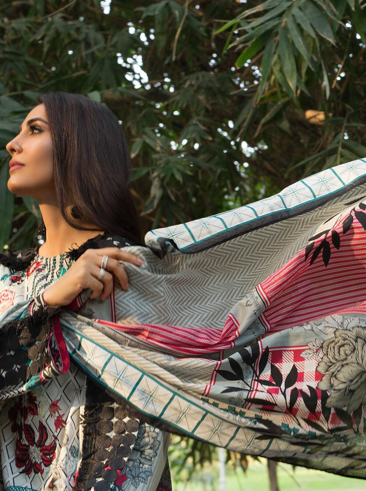 Laurel Victoria (Lawn - 2 Piece) by Beech Tree