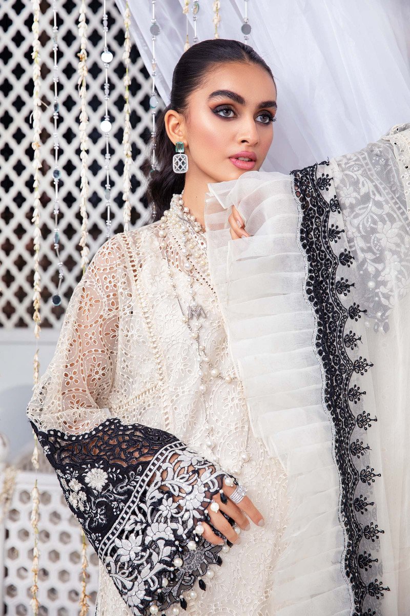 EL - 22 - 05 - Offwhite and Black | Maria B | Eid Lawn Collection 2022
