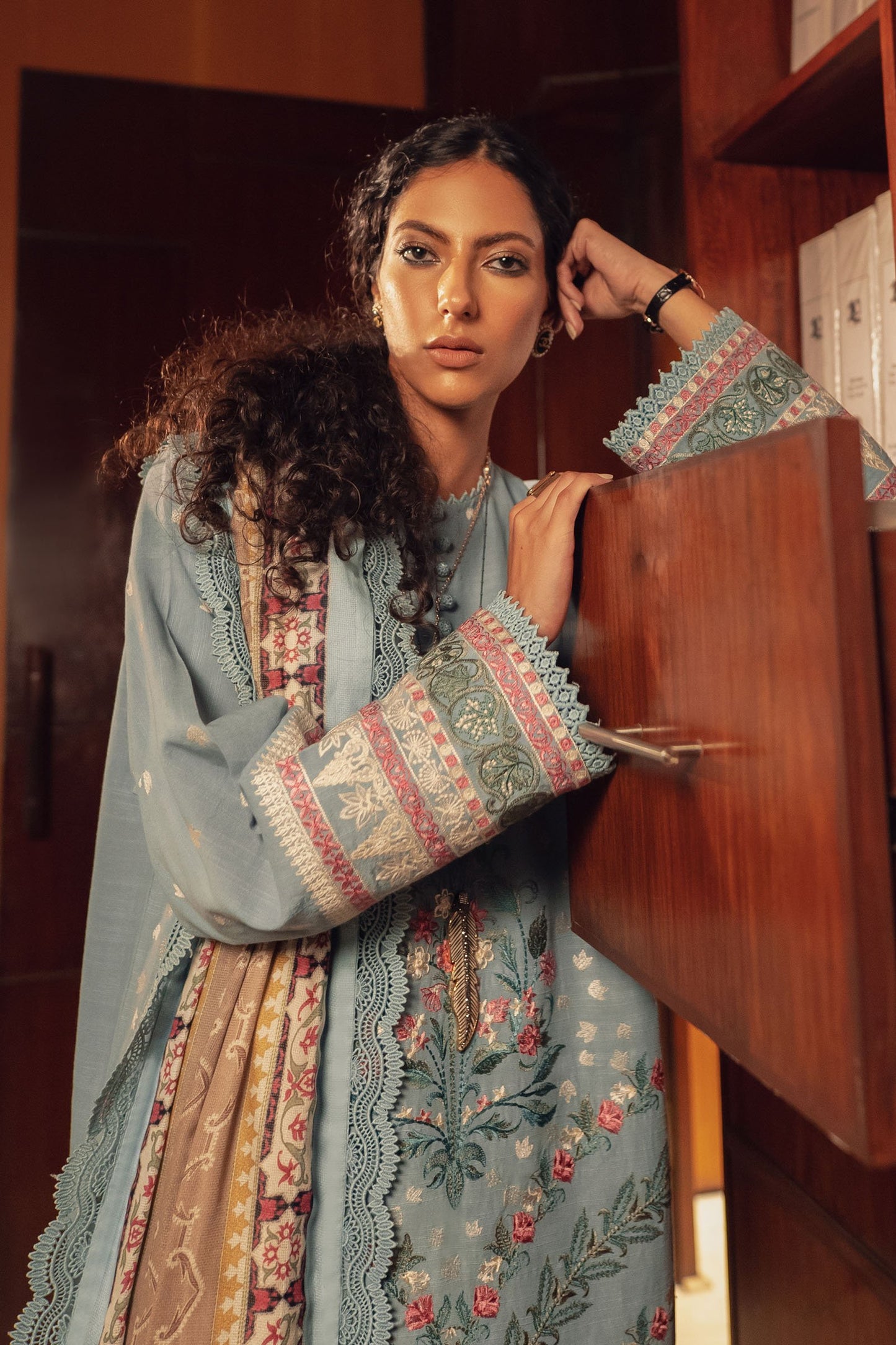 Nasrin (ZW20-10) | Zaha | Modern Scapes | Winter'20