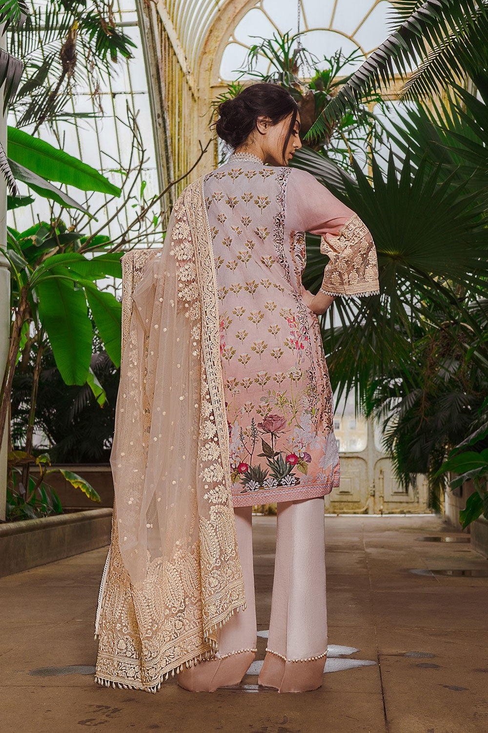 4-A Sobia Nazir Luxury Lawn 2019