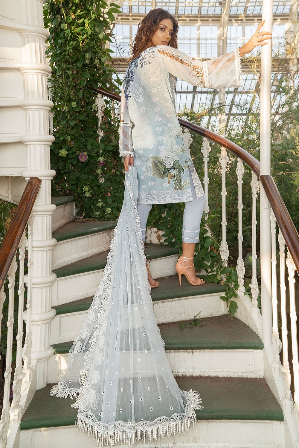 6-A Sobia Nazir Luxury Lawn 2019