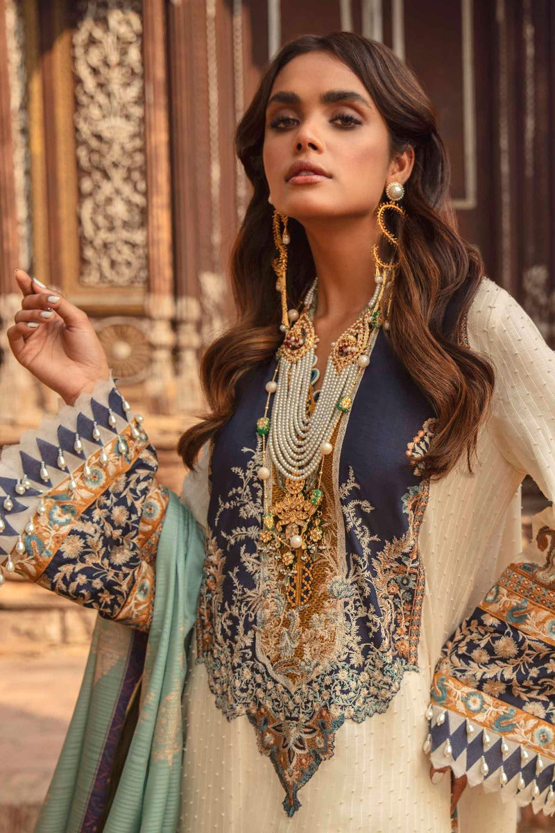 L211-013B-CL | Sana Safinaz | Luxury Lawn 2021