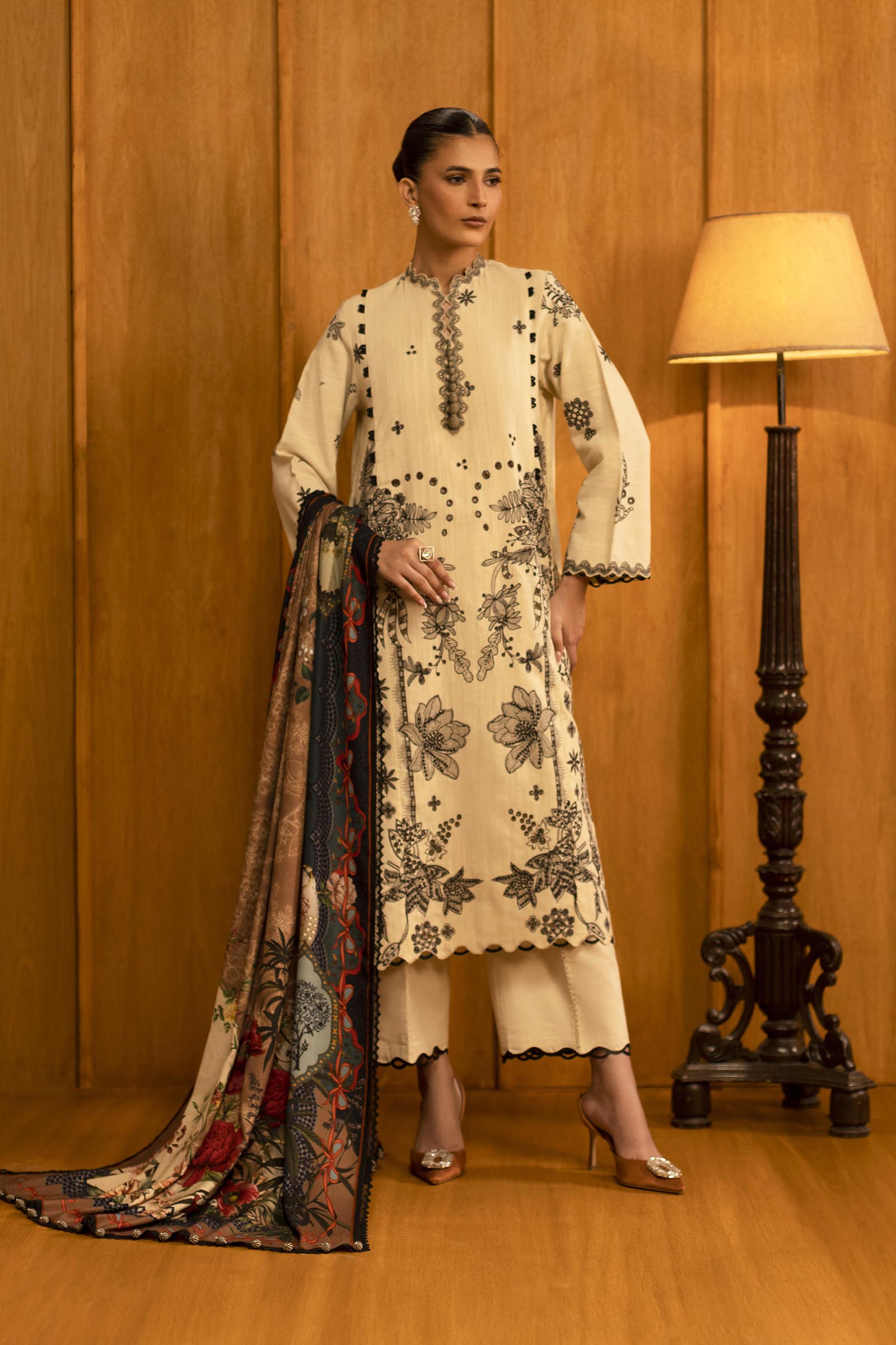 M253-05B-3AP | Sana Safinaz Muzlin Winter Collection 2025