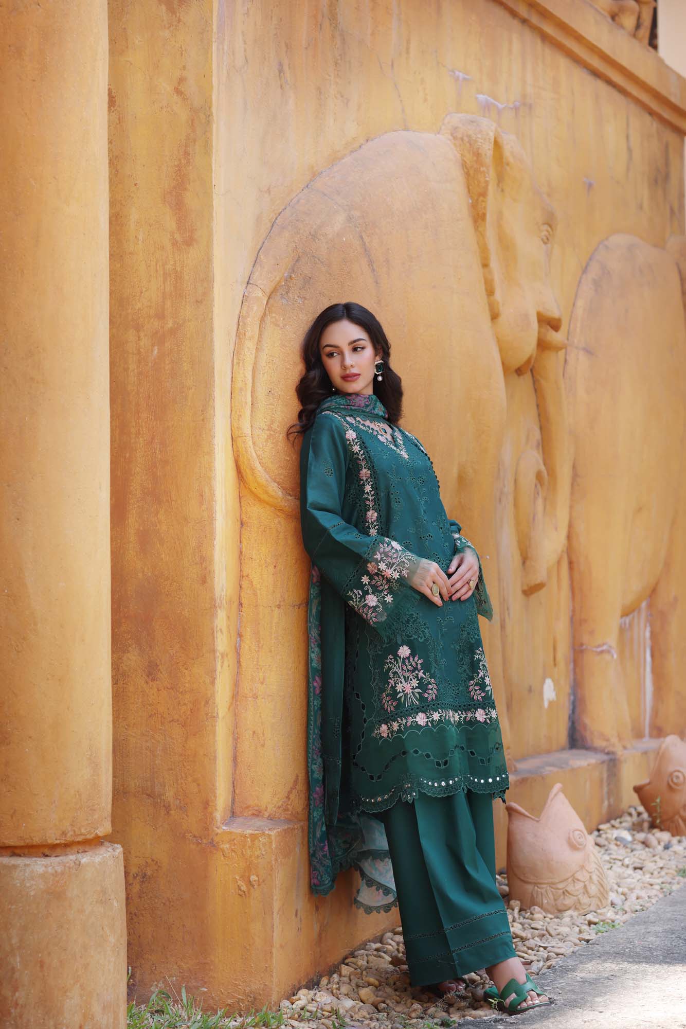 D10-A | Noor | Eid Luxury Laserkaari 2025