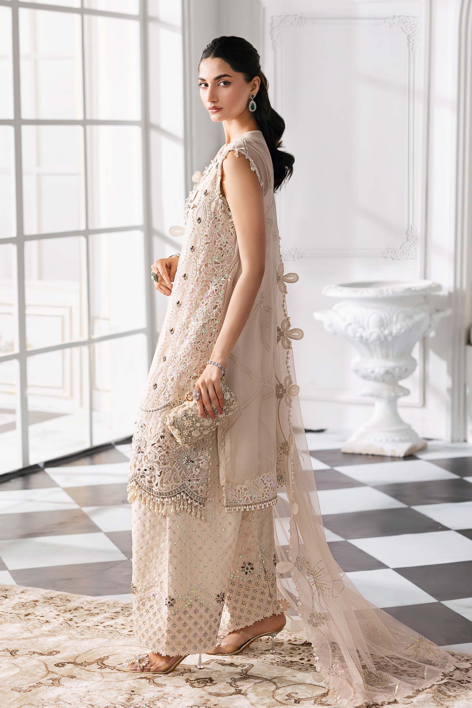 BD-3007 | Maria B | Mbroidered Wedding Collection 2025 Ayat B Wardrobe BD-3007 | Maria B | Mbroidered Wedding Collection 2025 Ayat B Wardrobe