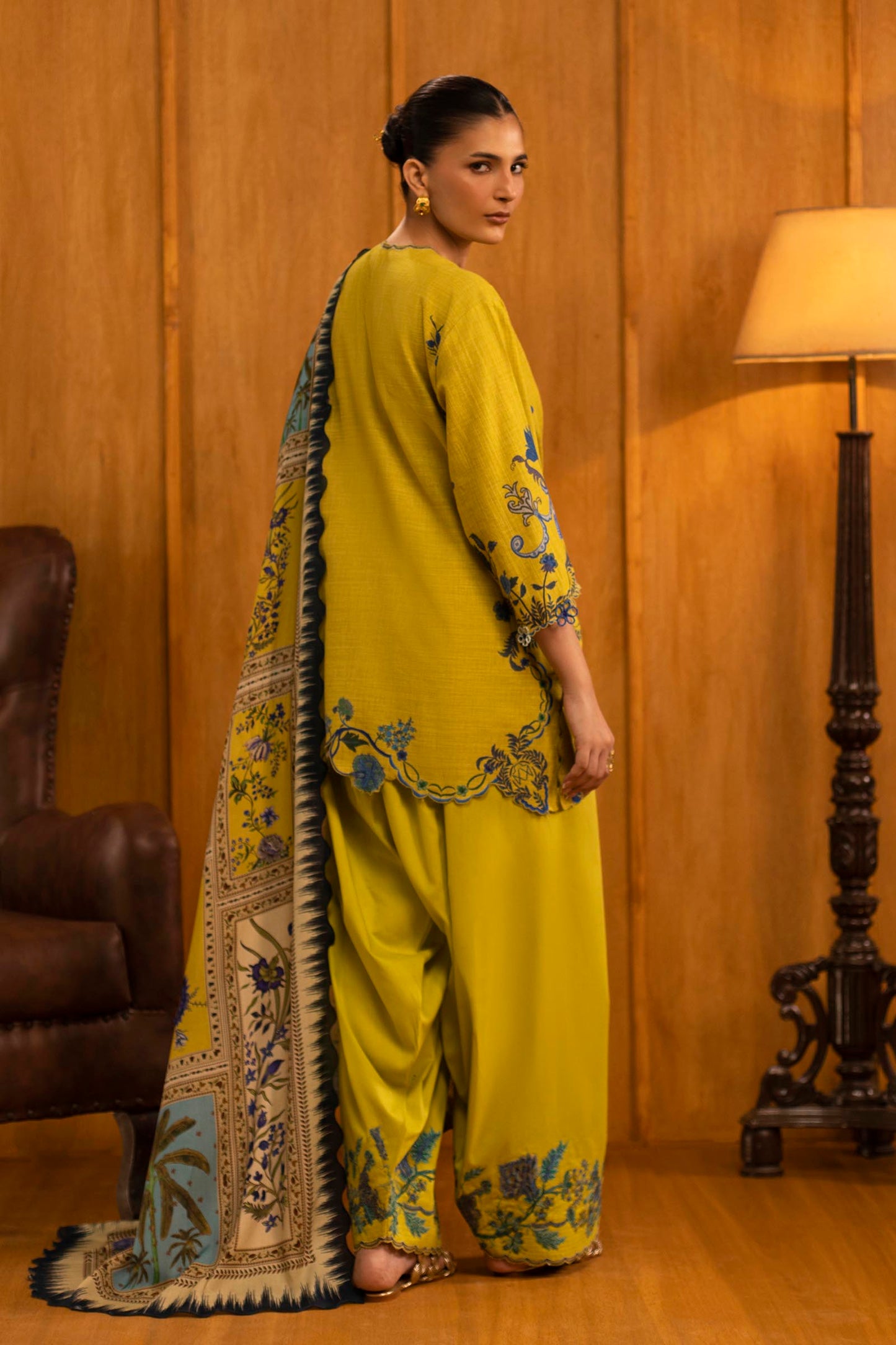 M253-04A-3CY | Sana Safinaz Muzlin Winter Collection 2025