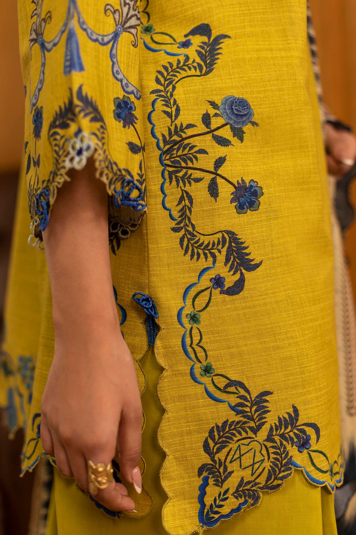 M253-04A-3CY | Sana Safinaz Muzlin Winter Collection 2025