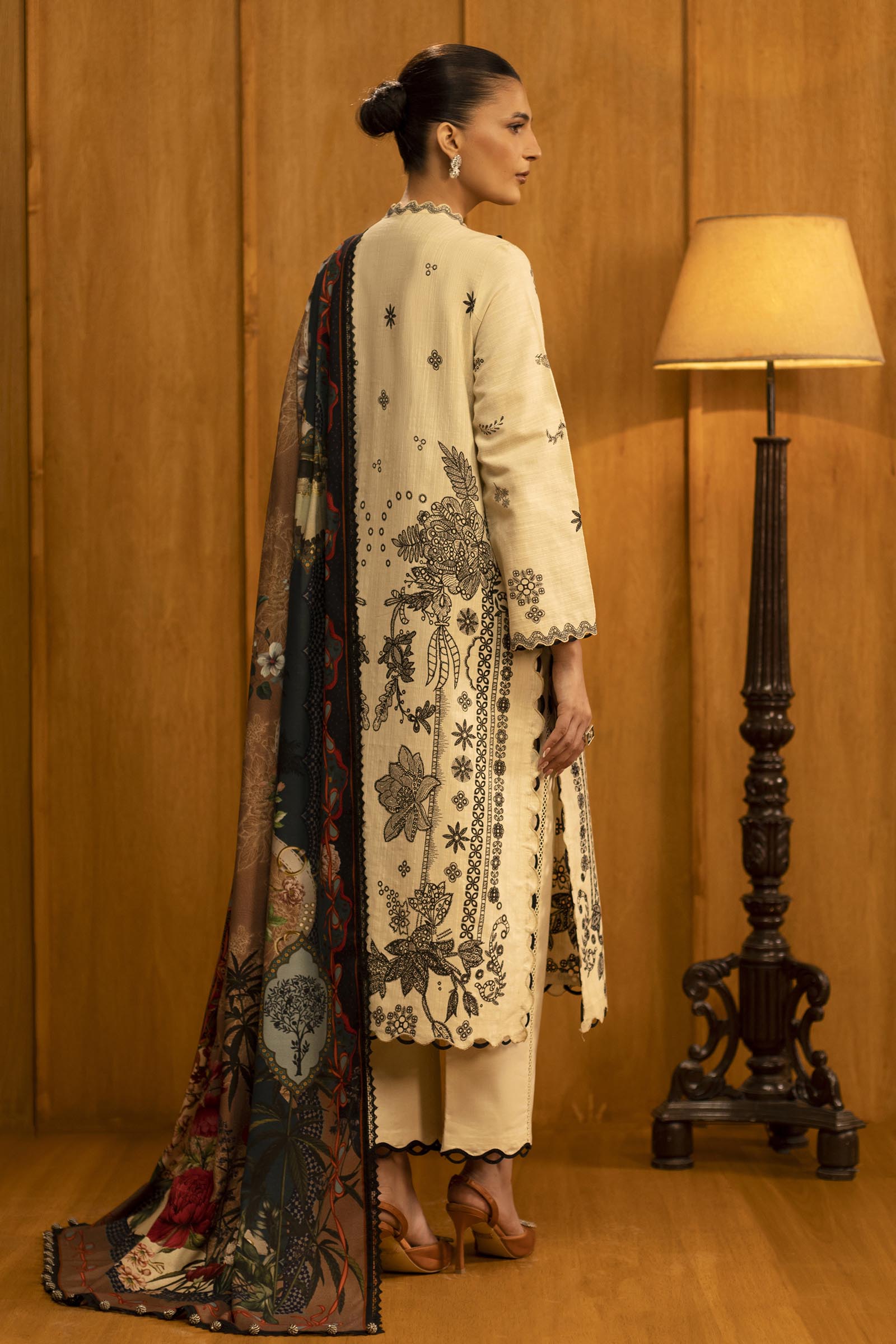 M253-05B-3AP | Sana Safinaz Muzlin Winter Collection 2025