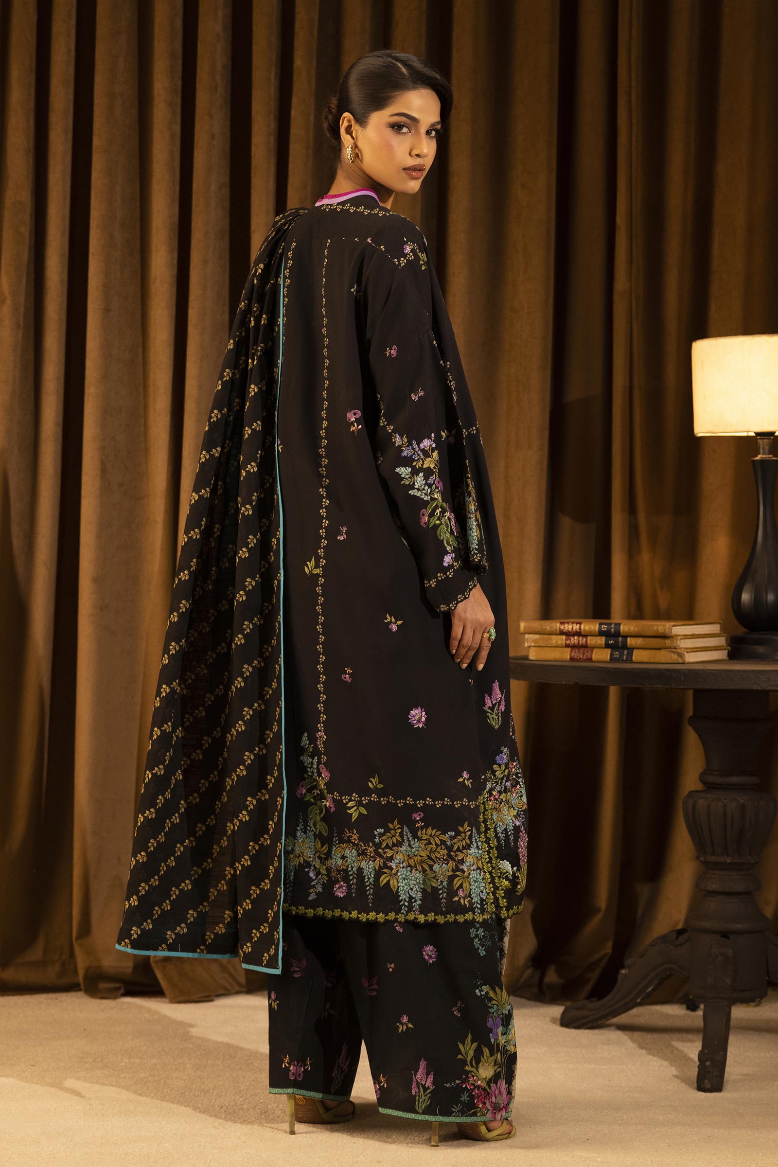 M253-013B-3CQ | Sana Safinaz Muzlin Winter Collection 2025