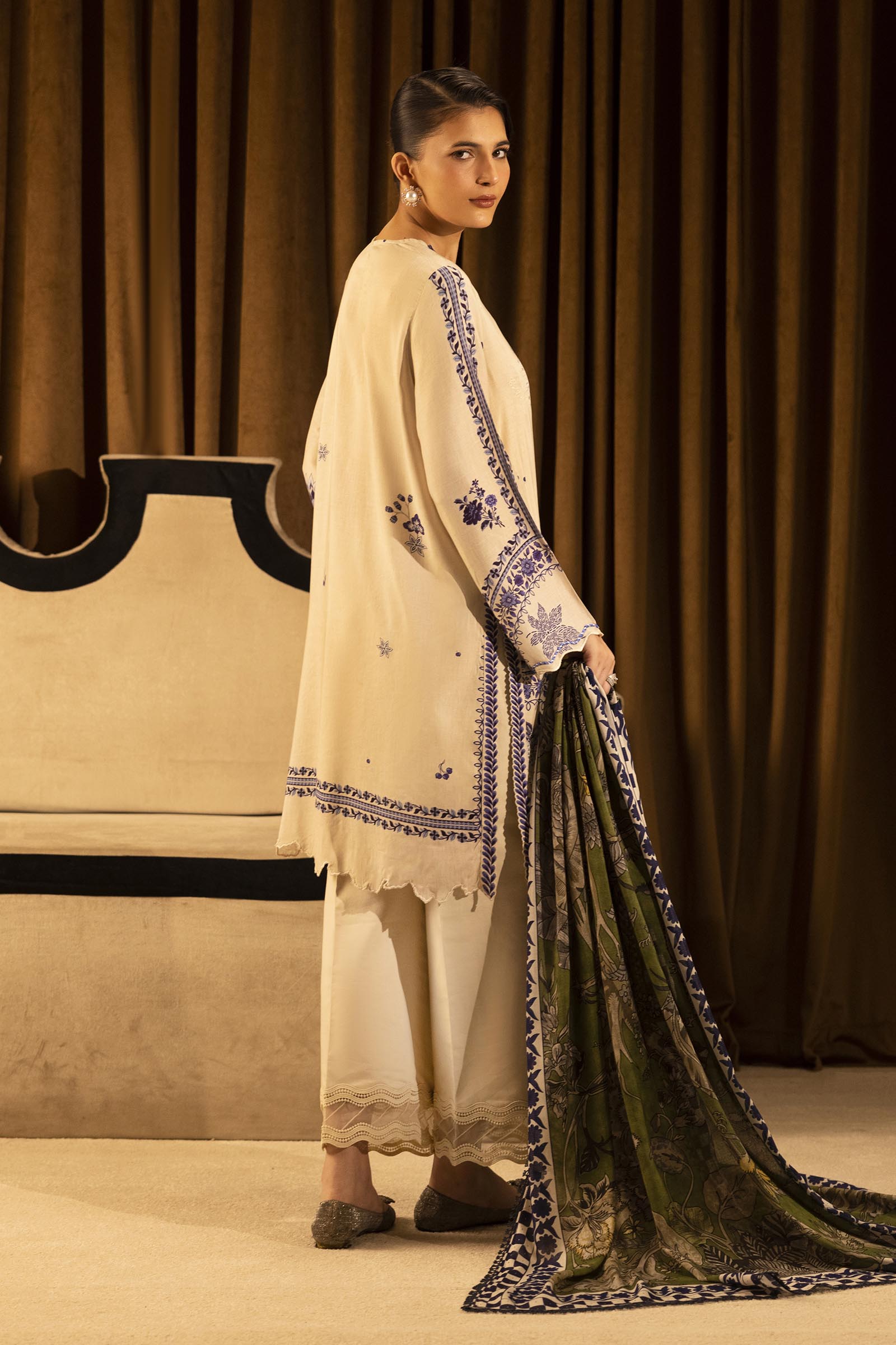 M253-020B-3CR | Sana Safinaz Muzlin Winter Collection 2025
