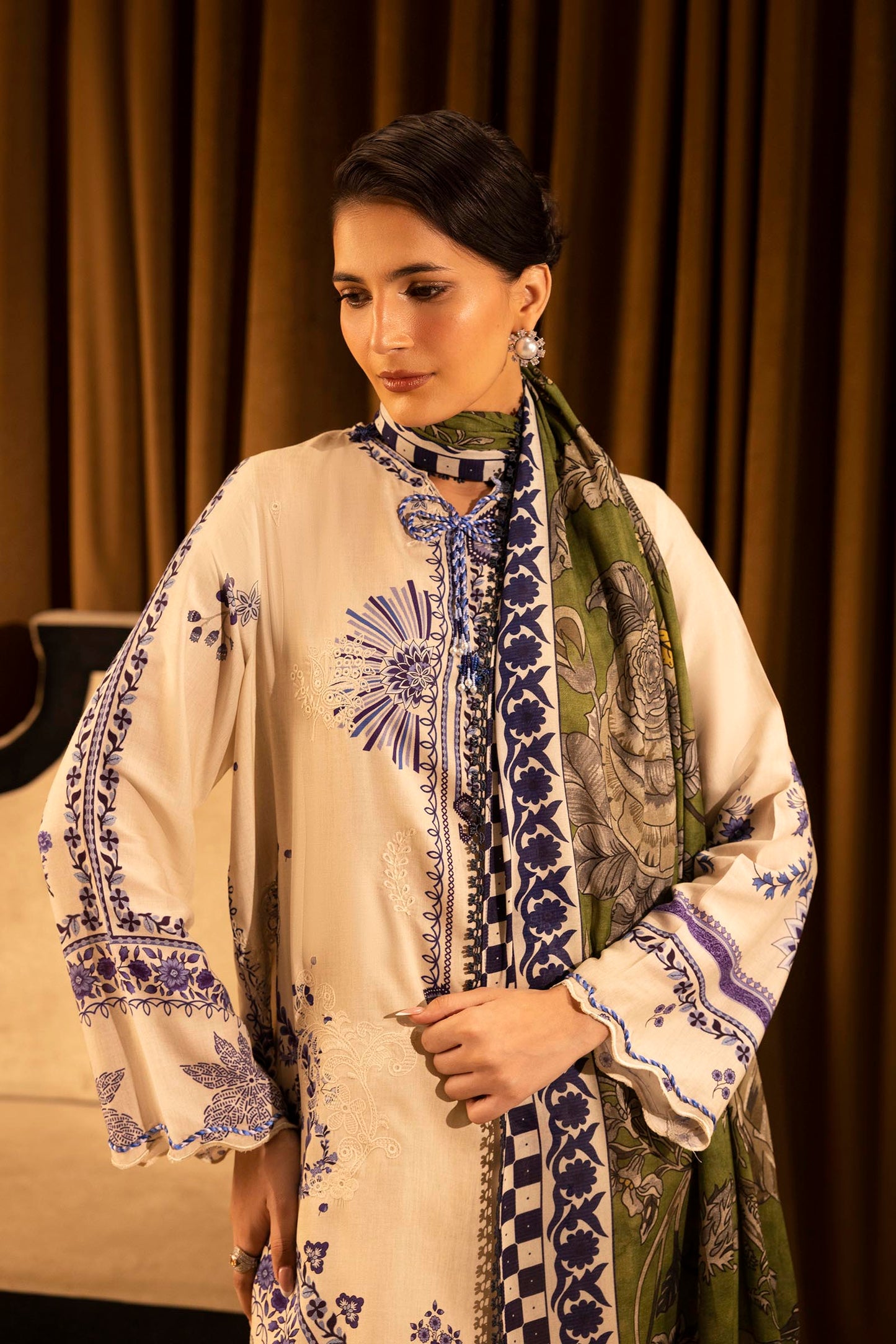M253-020B-3CR | Sana Safinaz Muzlin Winter Collection 2025
