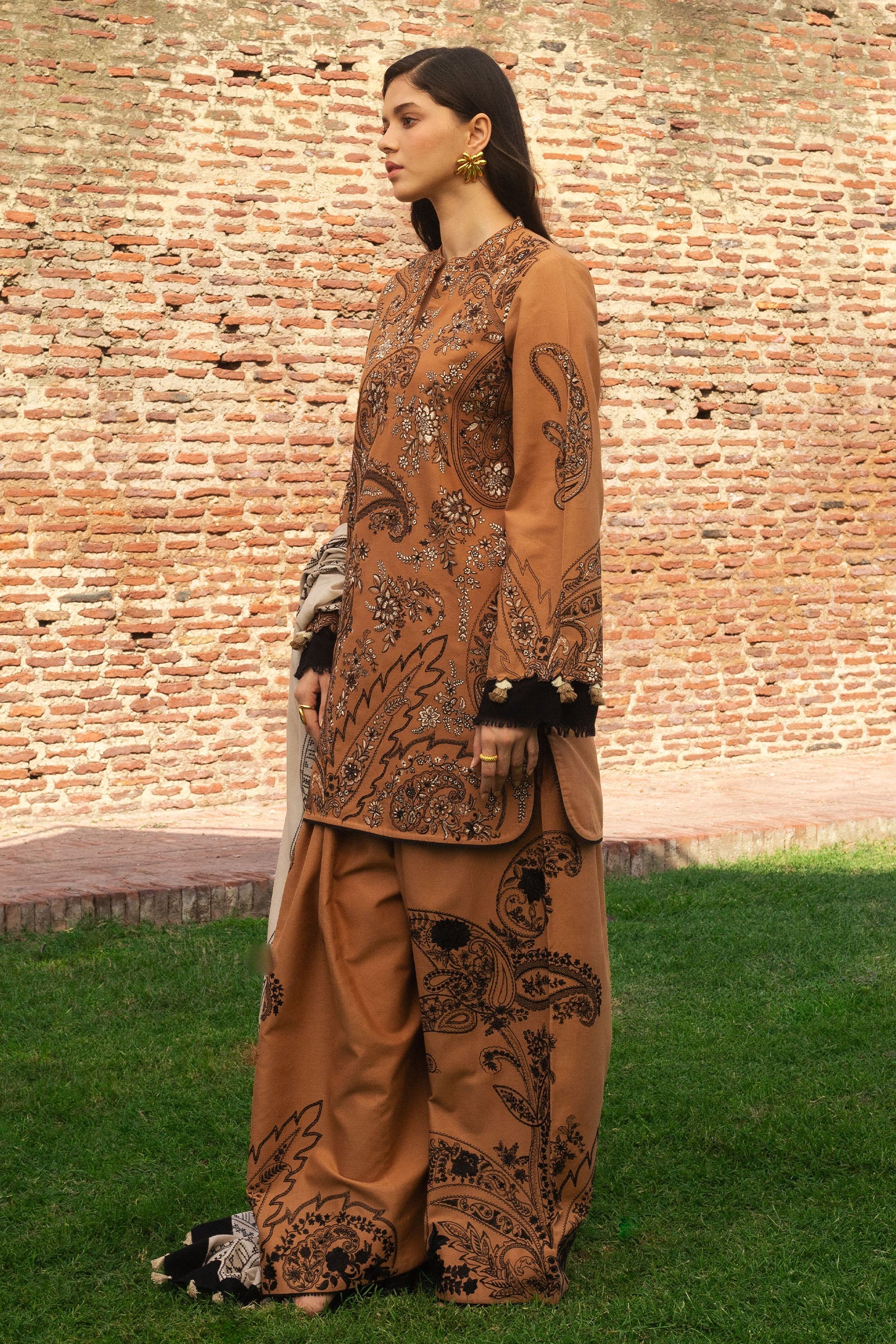 ROYA-D6 | Zara Shahjahan | Winter Collection 2024