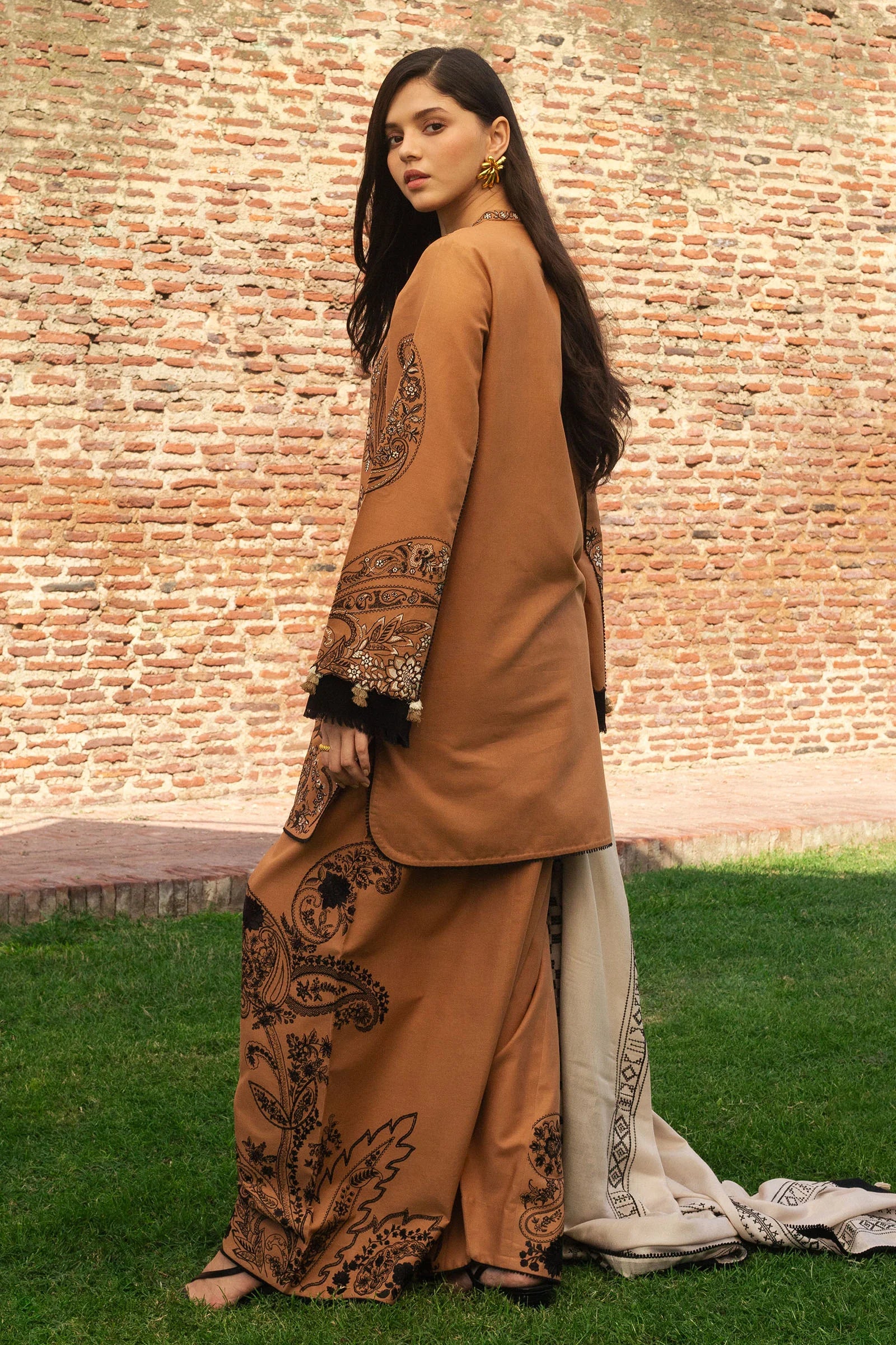 ROYA-D6 | Zara Shahjahan | Winter Collection 2024
