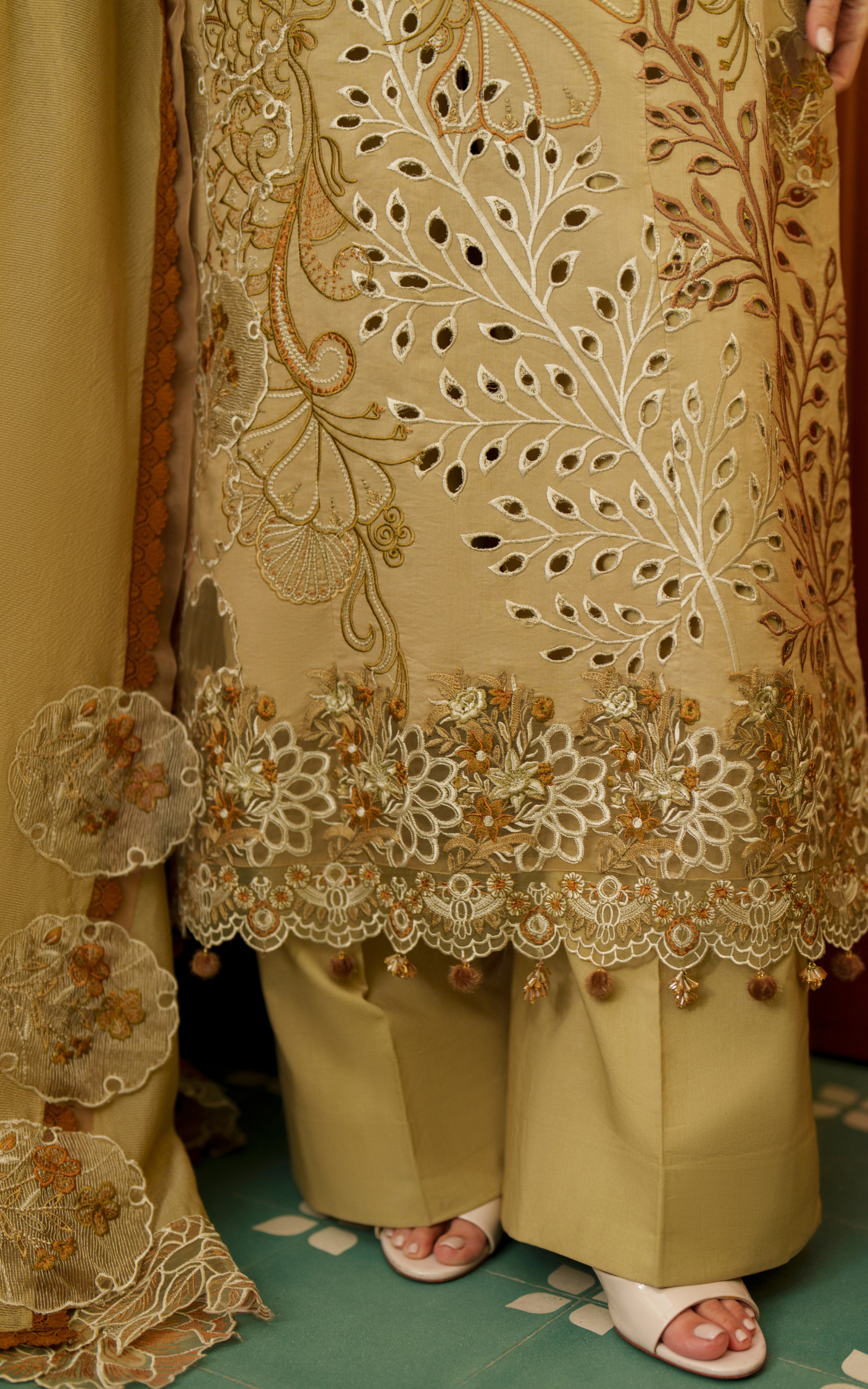 Urban Serenity VUL26-09 | Asifa and Nabeela | Versa Luxury Lawn Collection 2026 