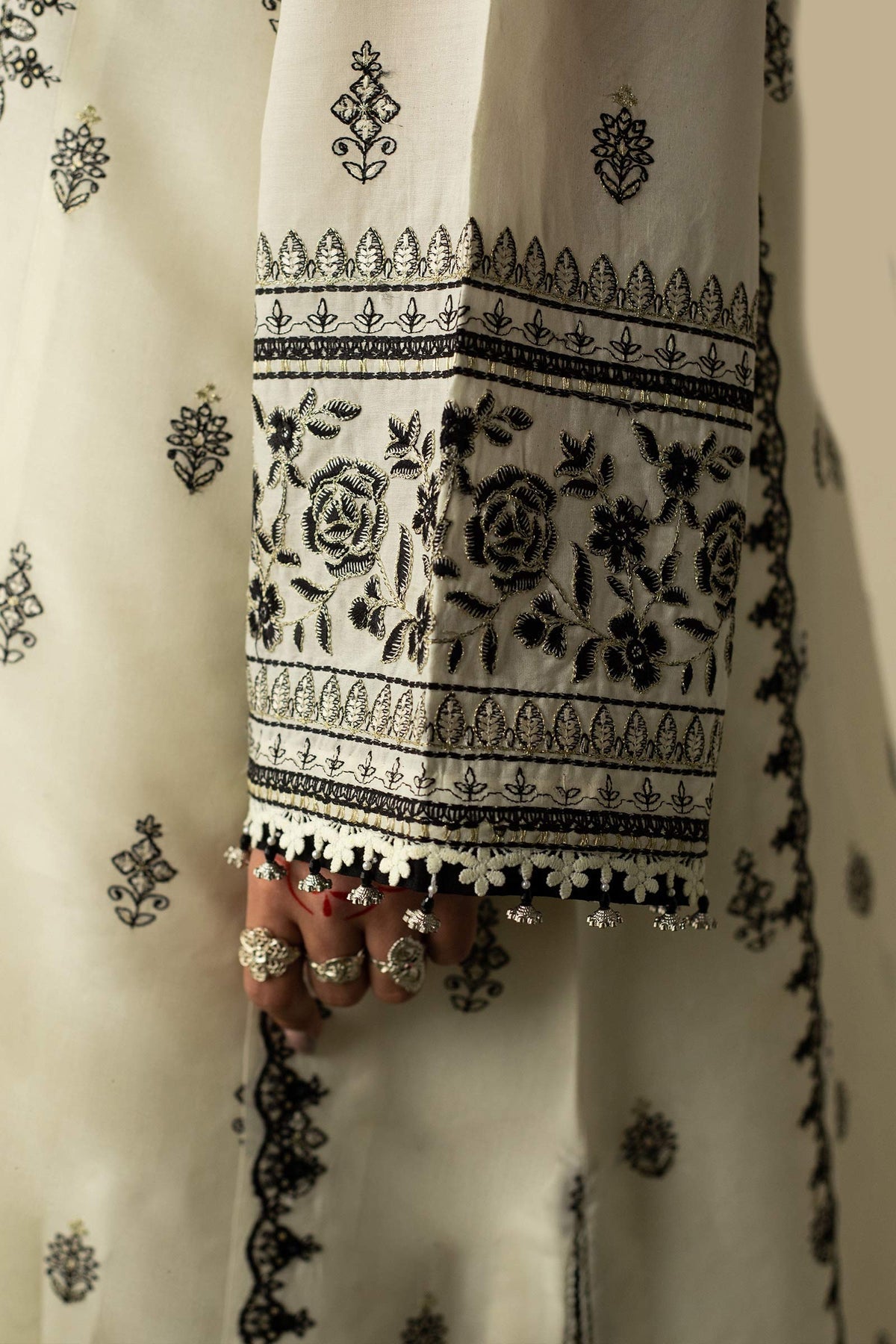 D-5 |  Zara Shahjahan | Luxury Lawn Volume 2 2023