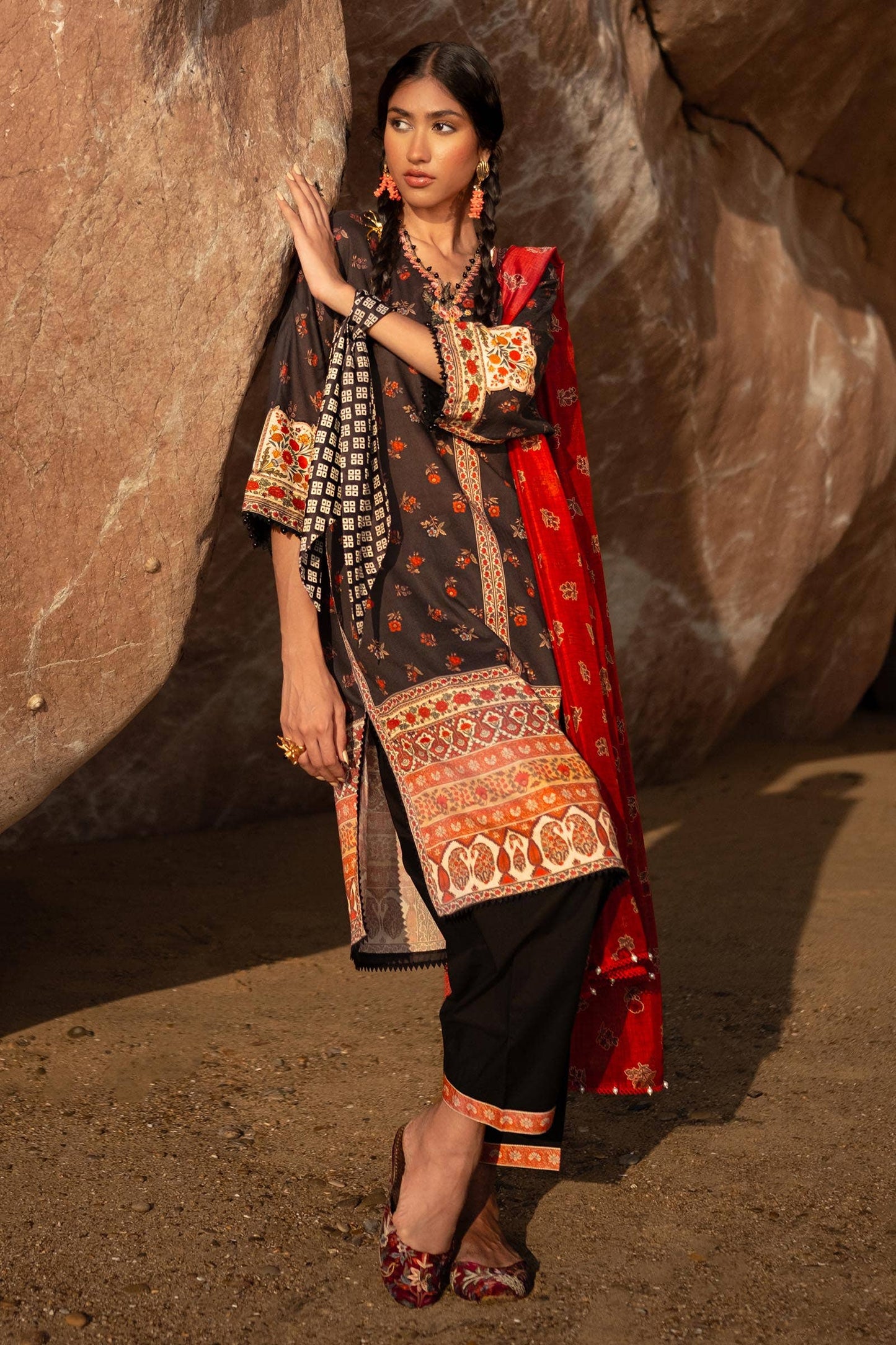 H241-017A-2BK | Sana Safinaz | Mahay Spring Lawn 2024