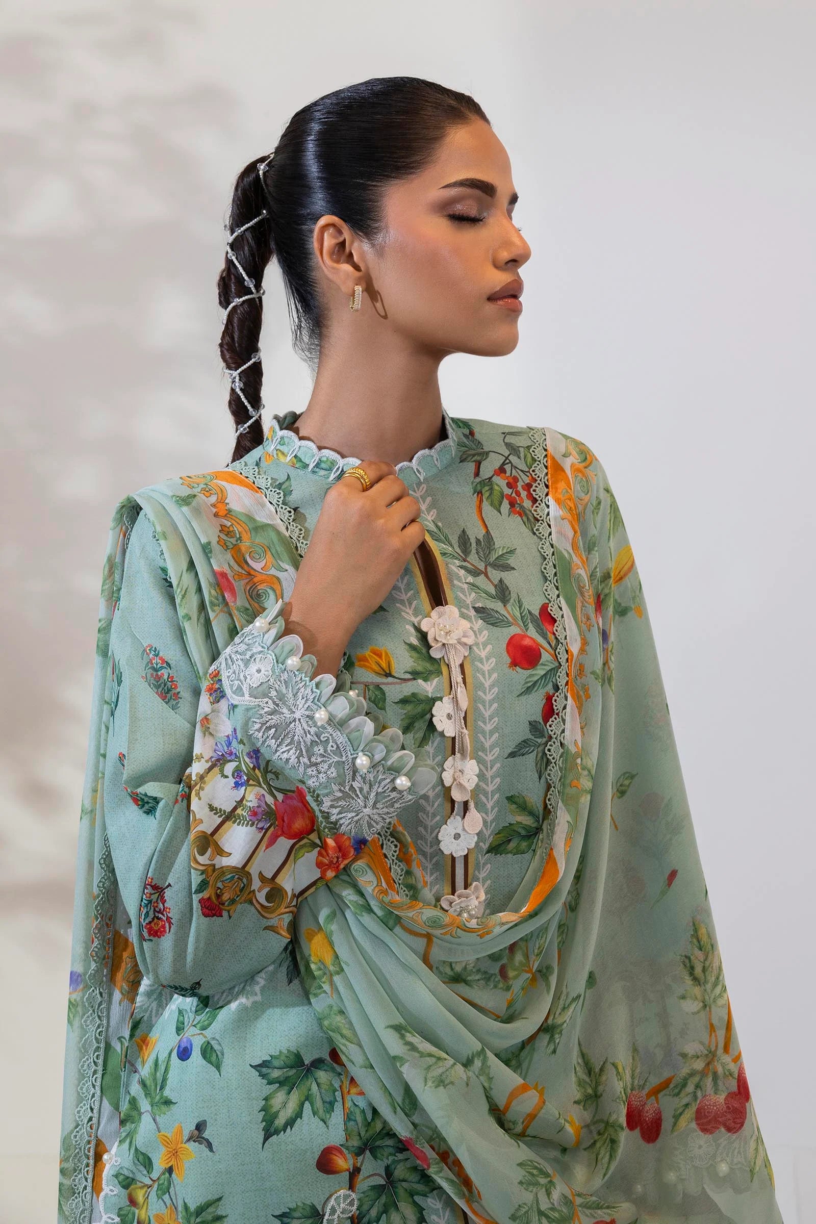 M252-004B-CI | Sana Safinaz | Muzlin Lawn 2025