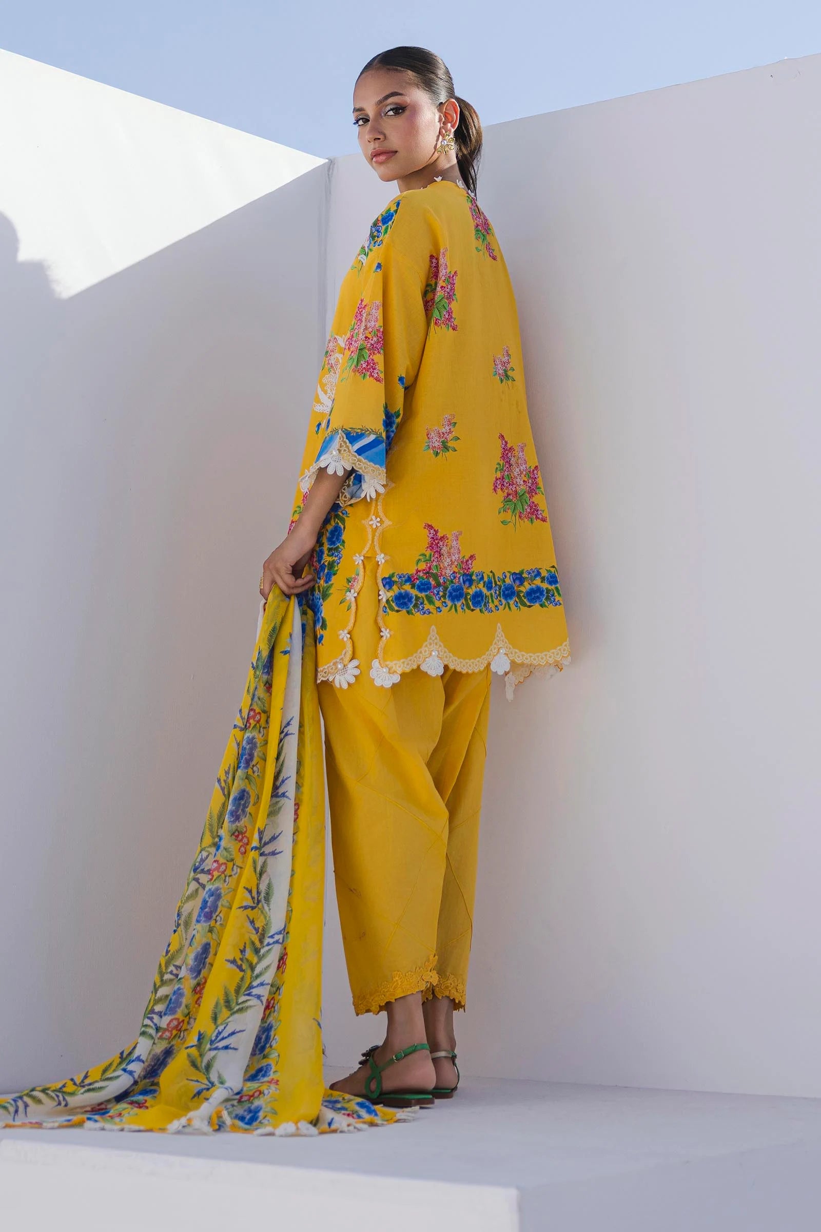M252-005B-CI | Sana Safinaz | Muzlin Lawn 2025