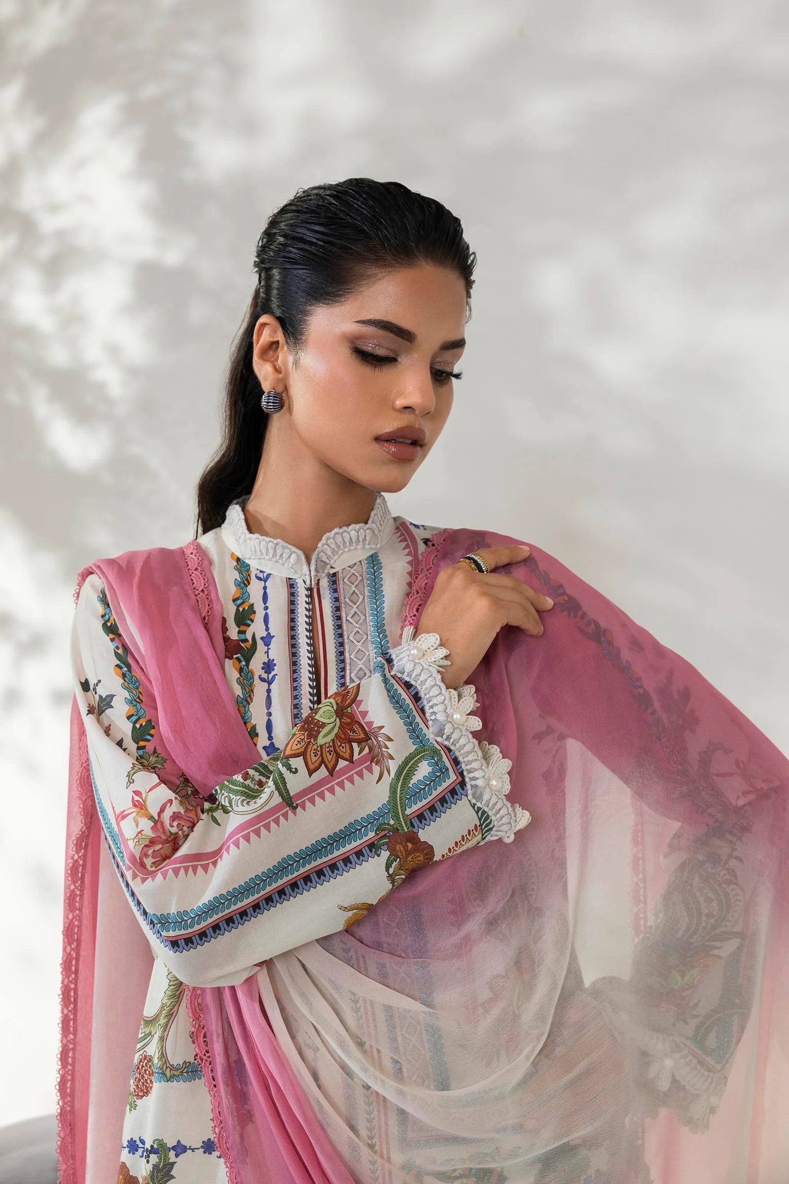 M252-006B-CI | Sana Safinaz | Muzlin Lawn 2025