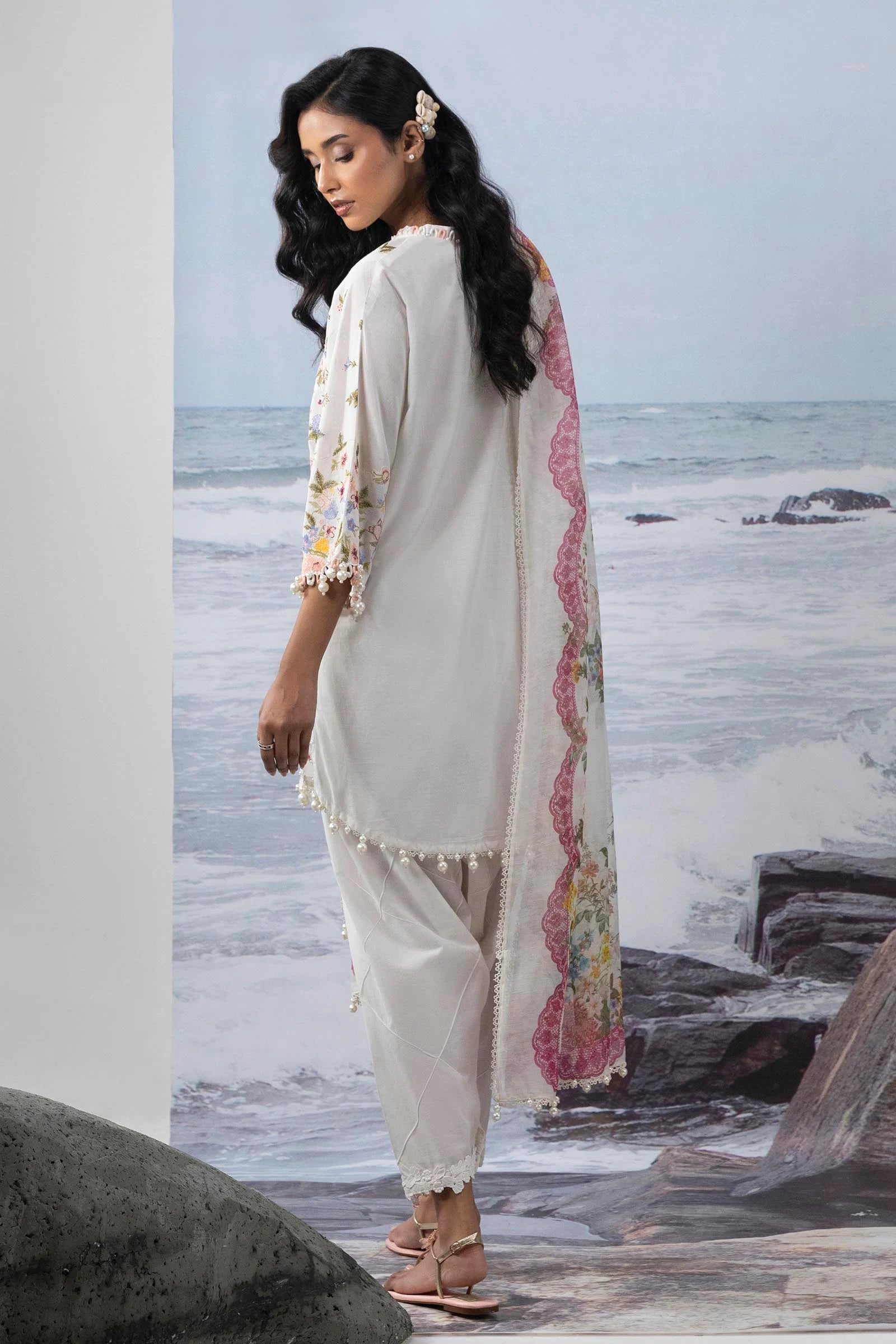 M252-015A-CV | Sana Safinaz | Muzlin Lawn 2025