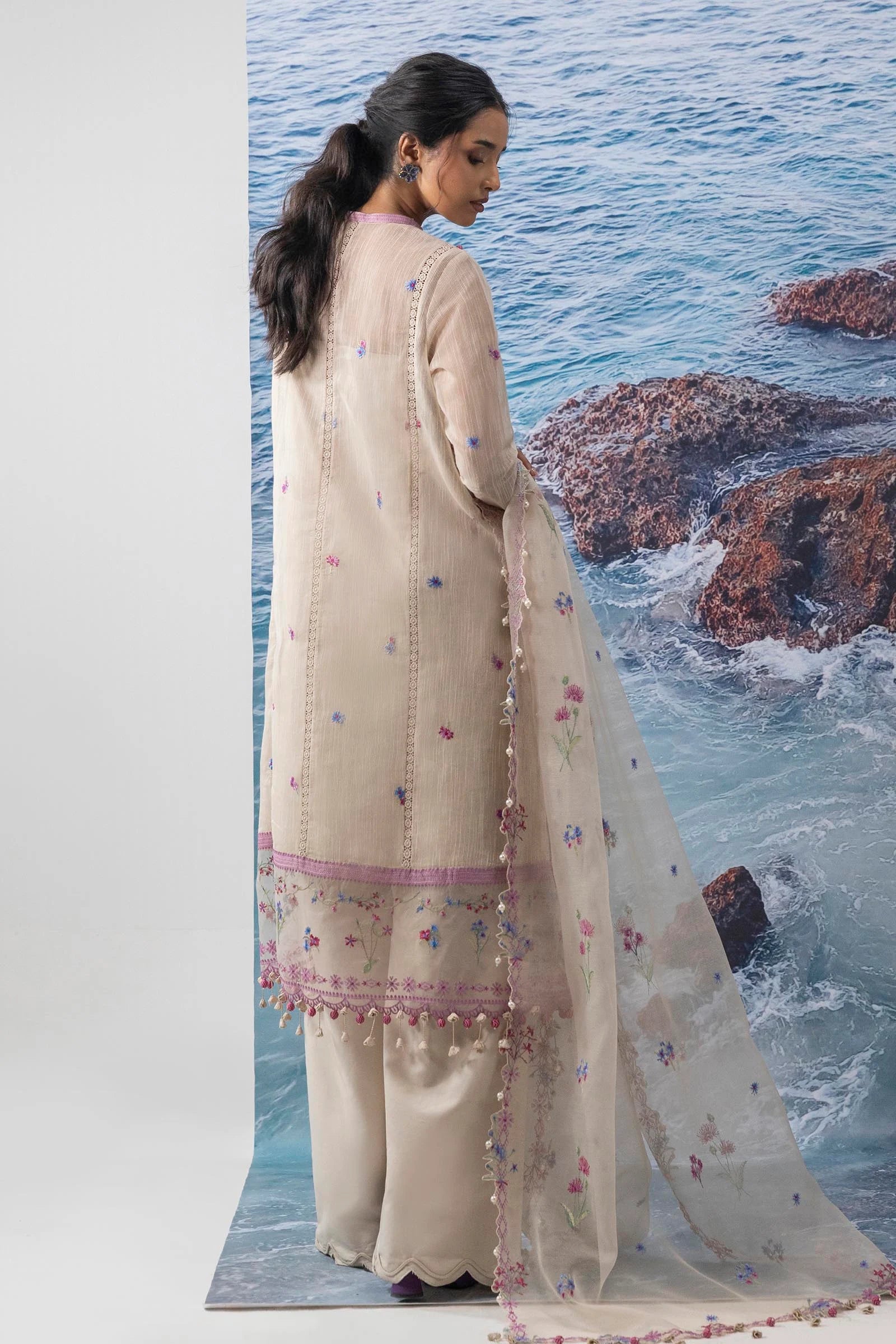 M252-016A-CT | Sana Safinaz | Muzlin Lawn 2025