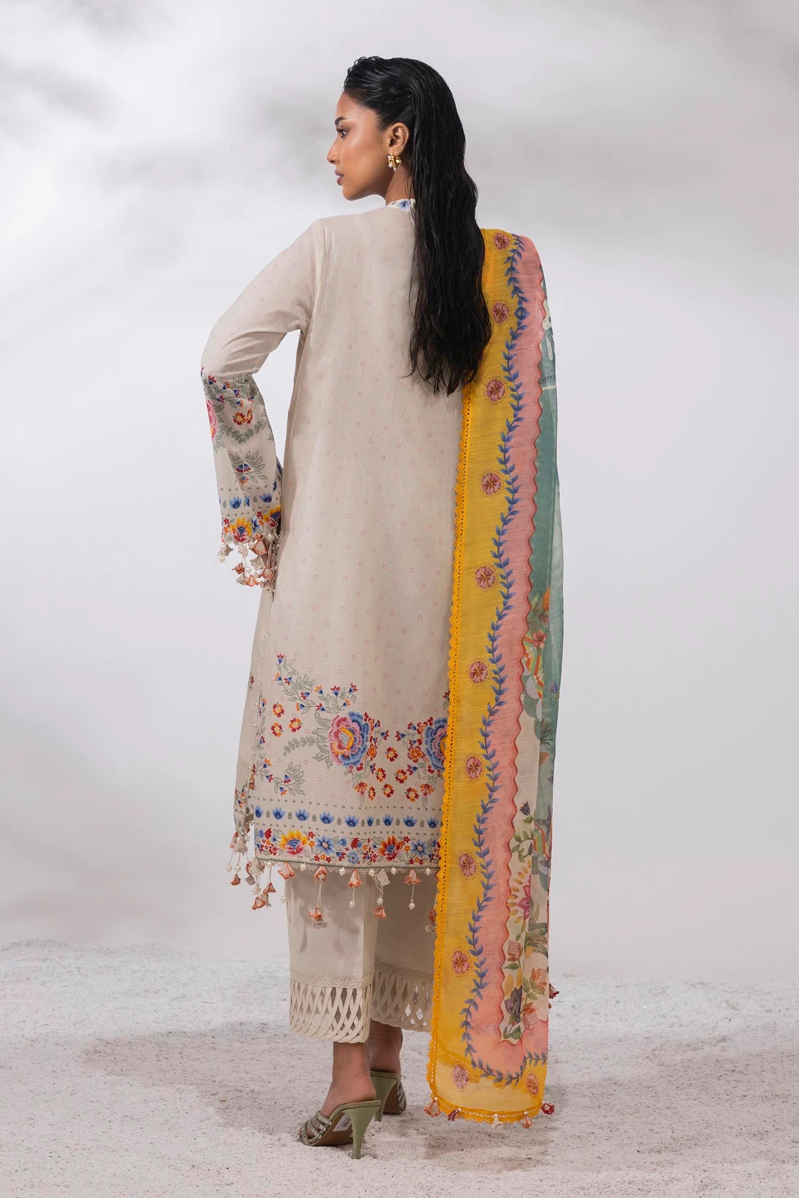 M252-018A-CV | Sana Safinaz | Muzlin Lawn 2025