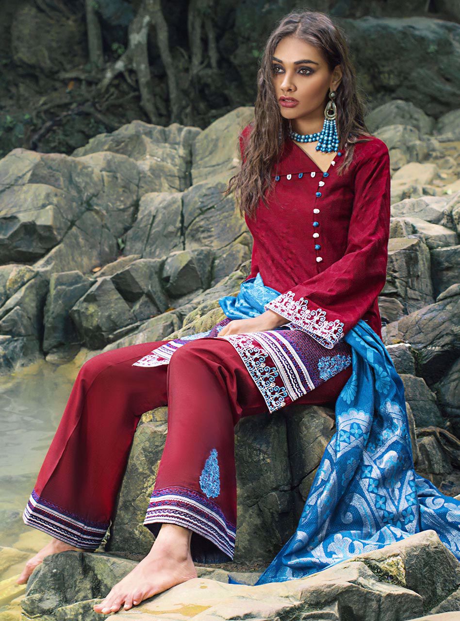 Scarlet Splendour (Zainab Chottani Luxury Shawl Collection)
