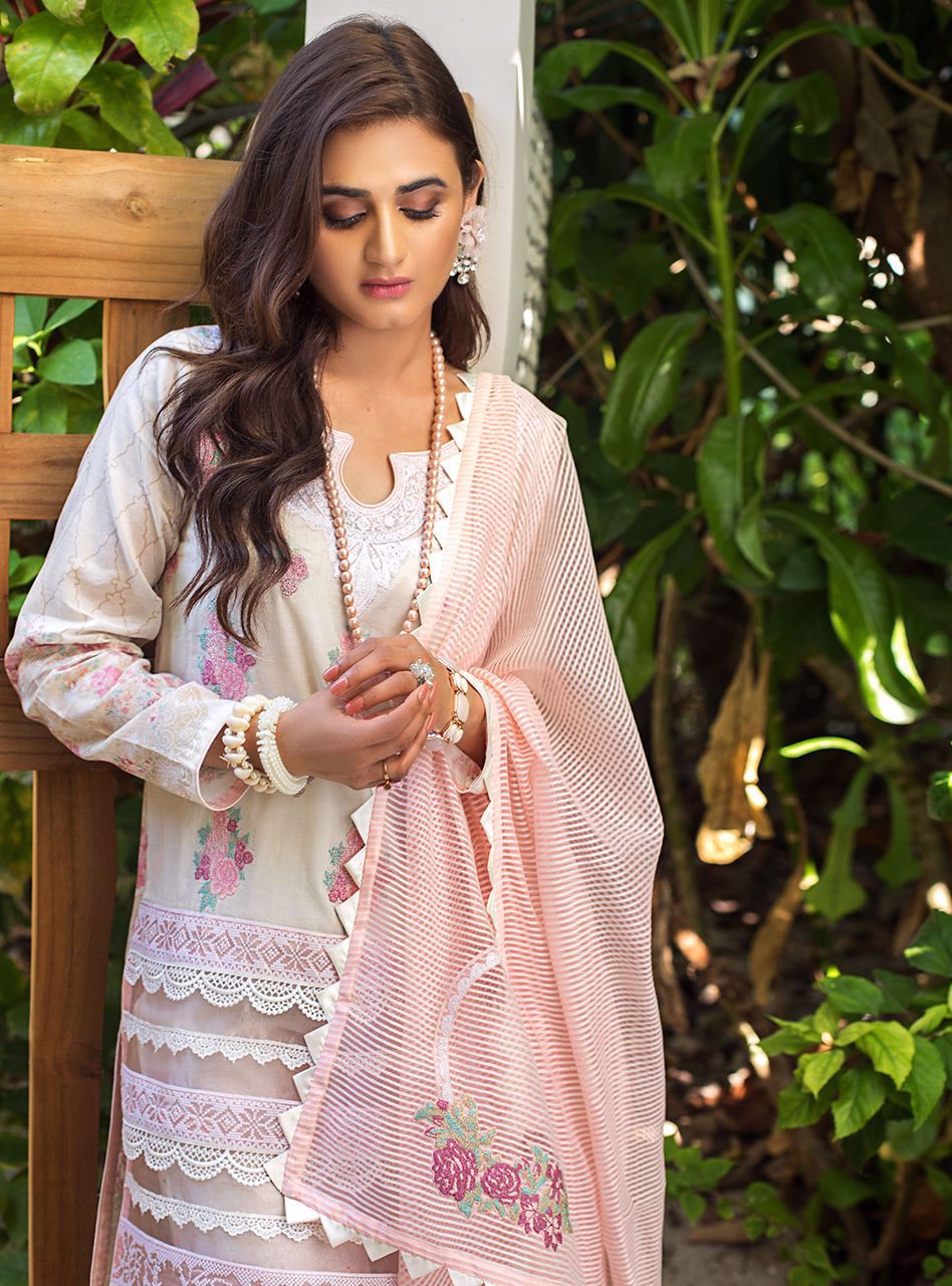 Vanilla Dust B | Zainab Chottani | Luxury Lawn/Chikankari'20