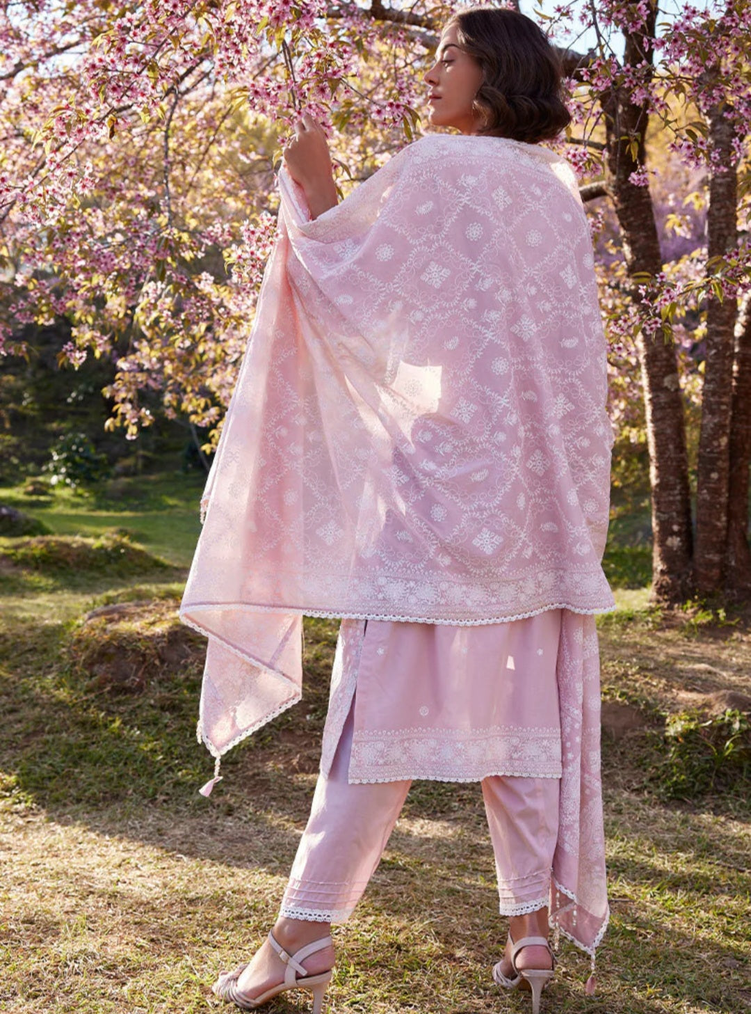 Nur | Image | Lawnkari® ’Collection 2023