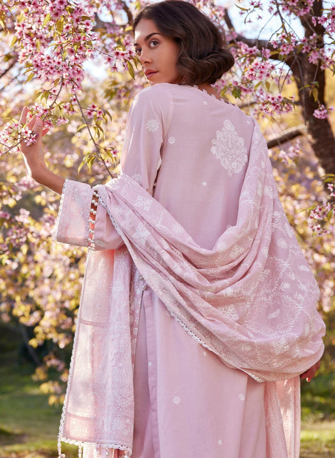 Nur | Image | Lawnkari® ’Collection 2023