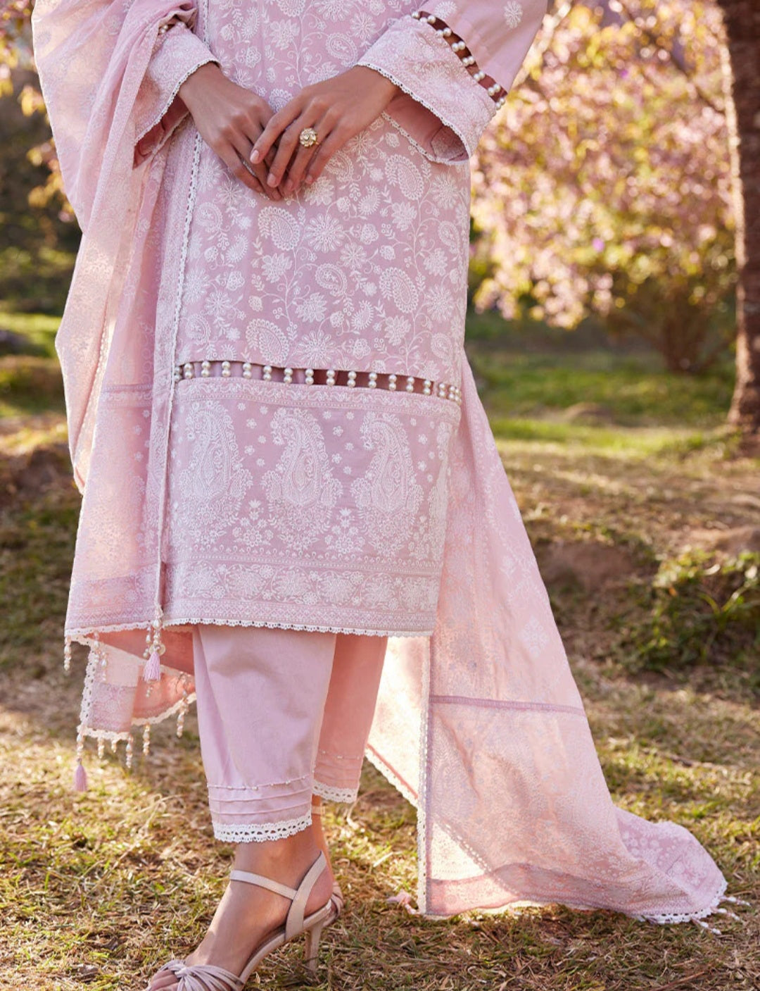 Nur | Image | Lawnkari® ’Collection 2023