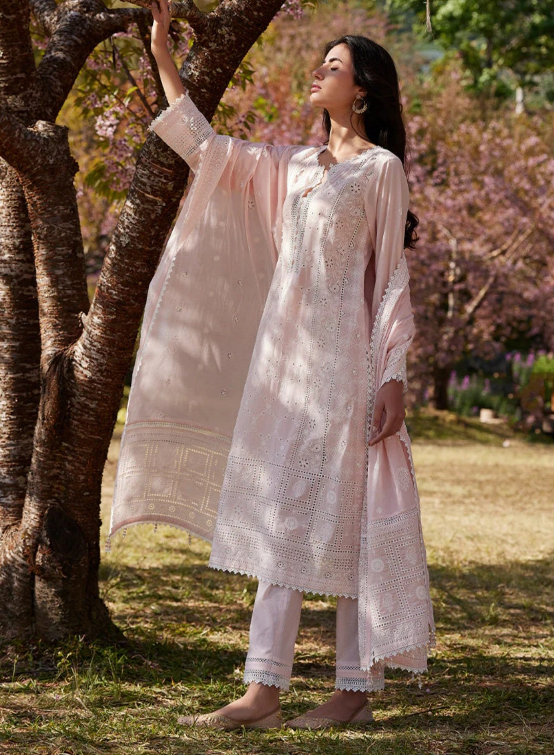 Elif | Image | Lawnkari® ’Collection 2023