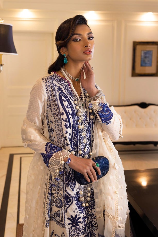 8B | Sana Safinaz | Luxury Lawn 2022