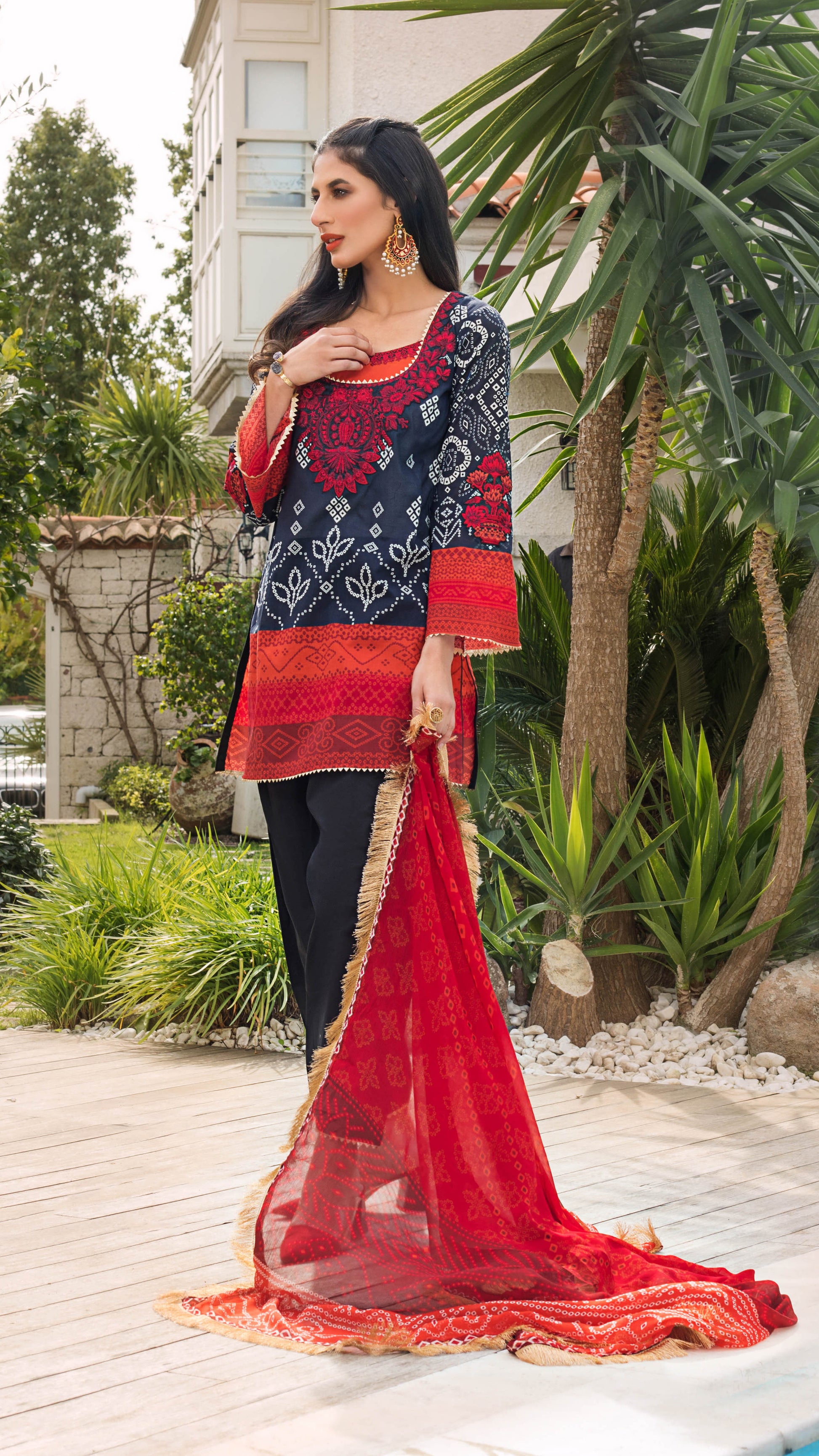 Traditional Black B | Zainab Chottani  | Tahra Lawn 2021