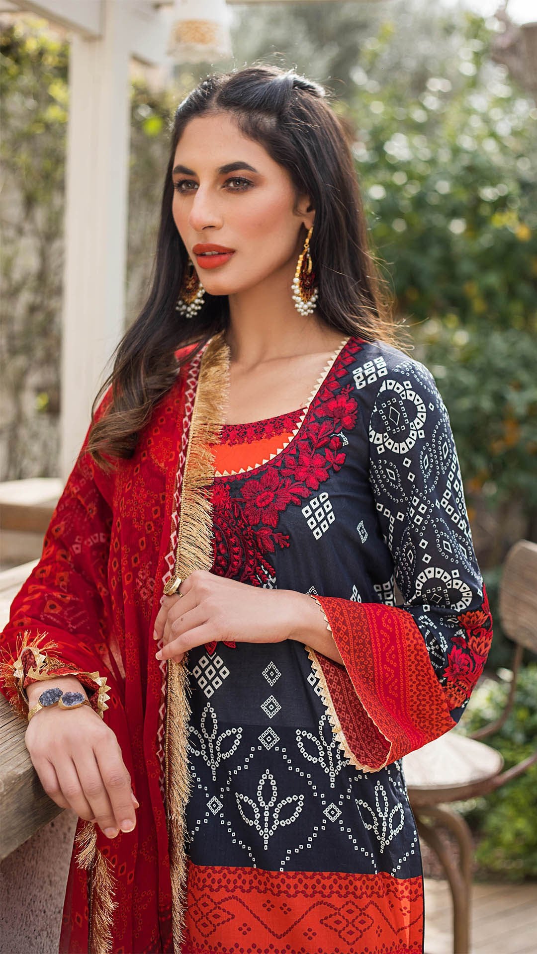 Traditional Black B | Zainab Chottani  | Tahra Lawn 2021