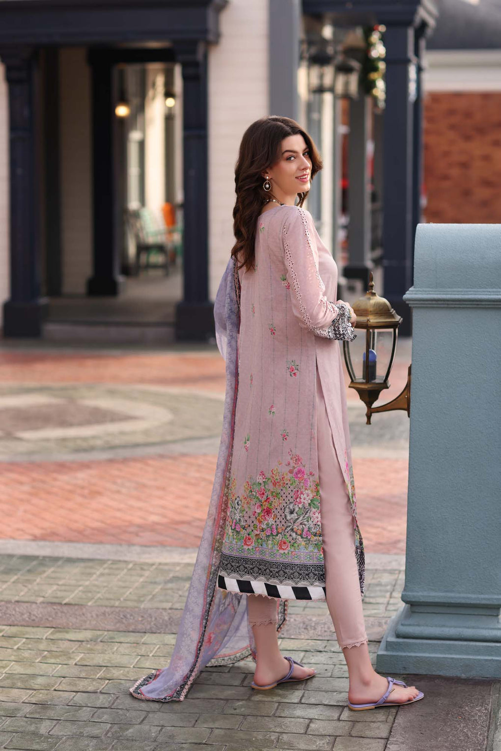 D7A | Noor | Luxe Printkari Lawn 2023