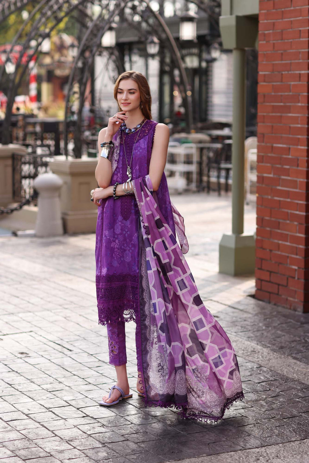 D4A | Noor | Luxe Printkari Lawn 2023
