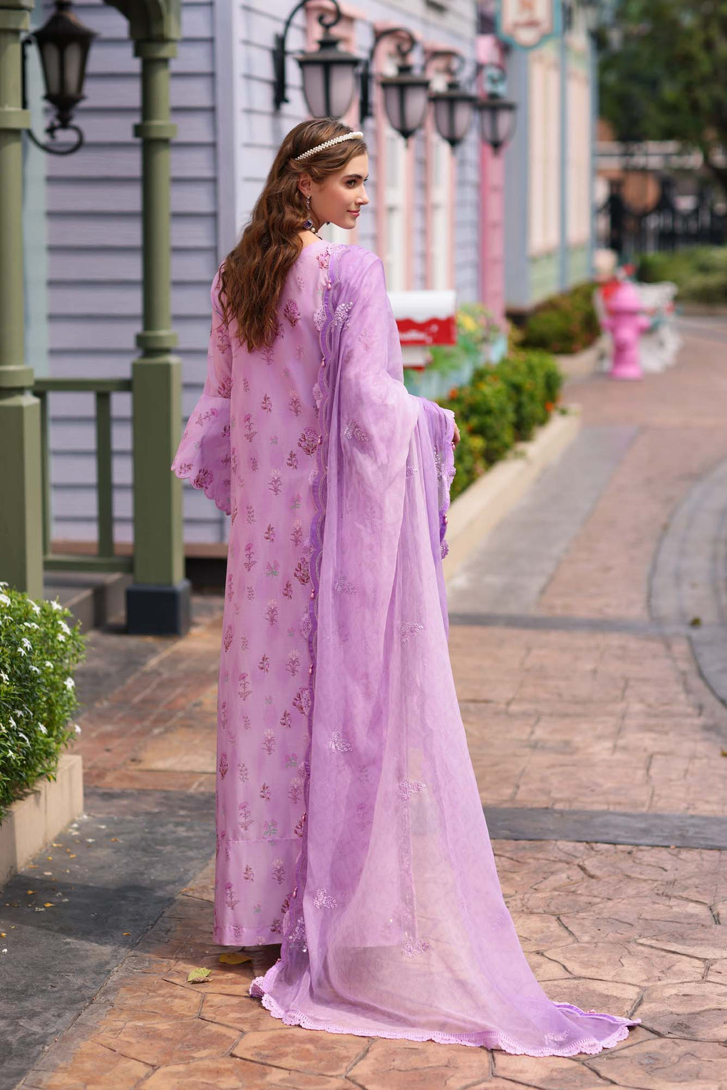 D6A | Noor | Luxe Printkari Lawn 2023