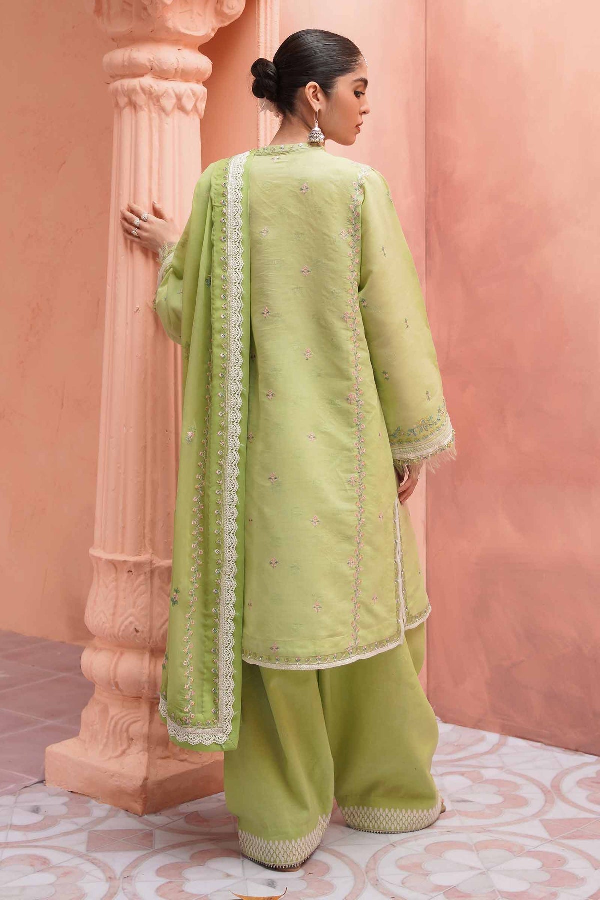 15B  | Zara Shahjahan | Spring Summer Lawn 2023