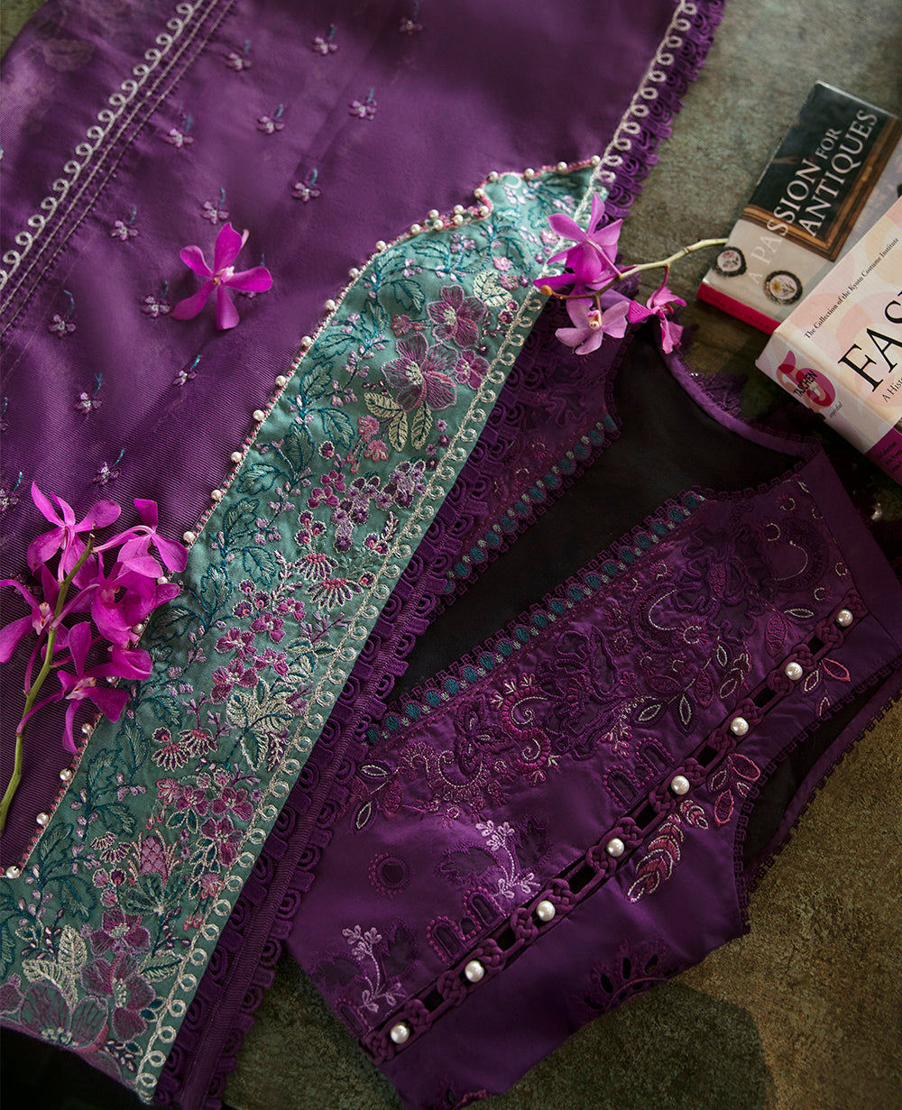 Tulas - D6A | Republic Womenswear | Luxury Lawn 2022