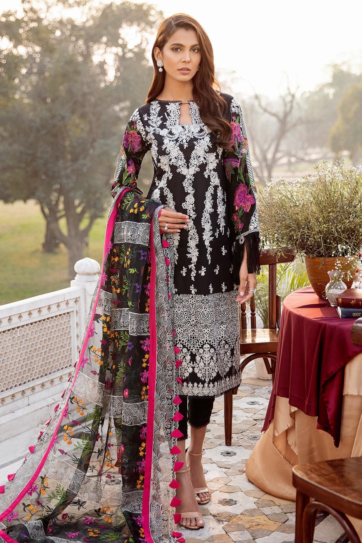 Signature Lawn SS-01 | House of Charizma | Spring Summer Embroidered Lawn 2020