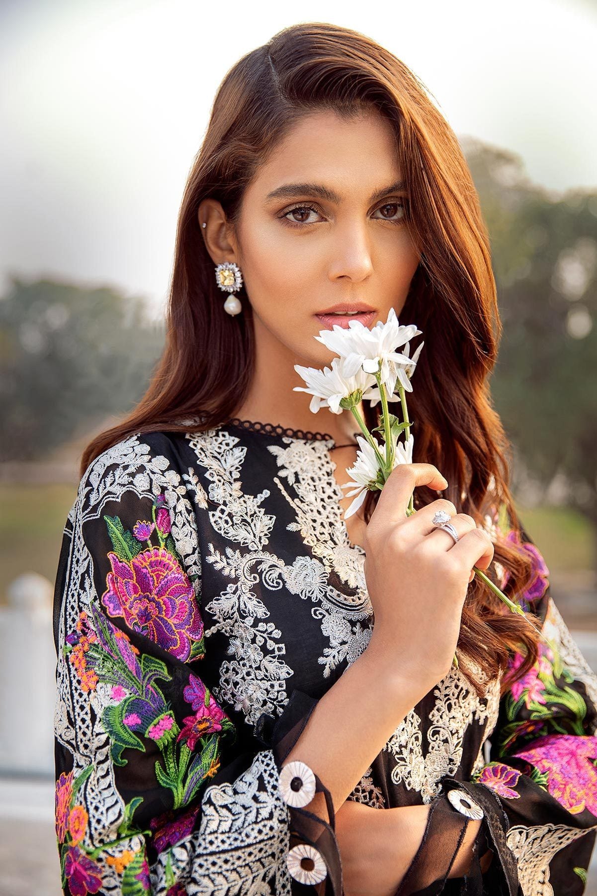 Signature Lawn SS-01 | House of Charizma | Spring Summer Embroidered Lawn 2020