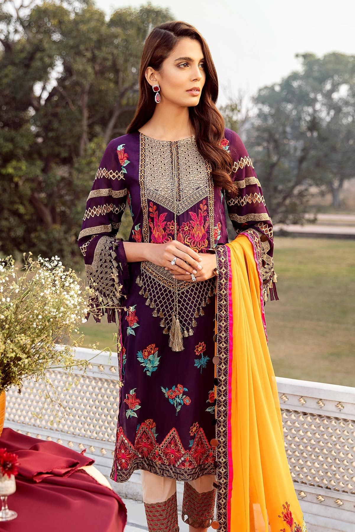 Signature Lawn SS-04 | House of Charizma | Spring Summer Embroidered Lawn 2020