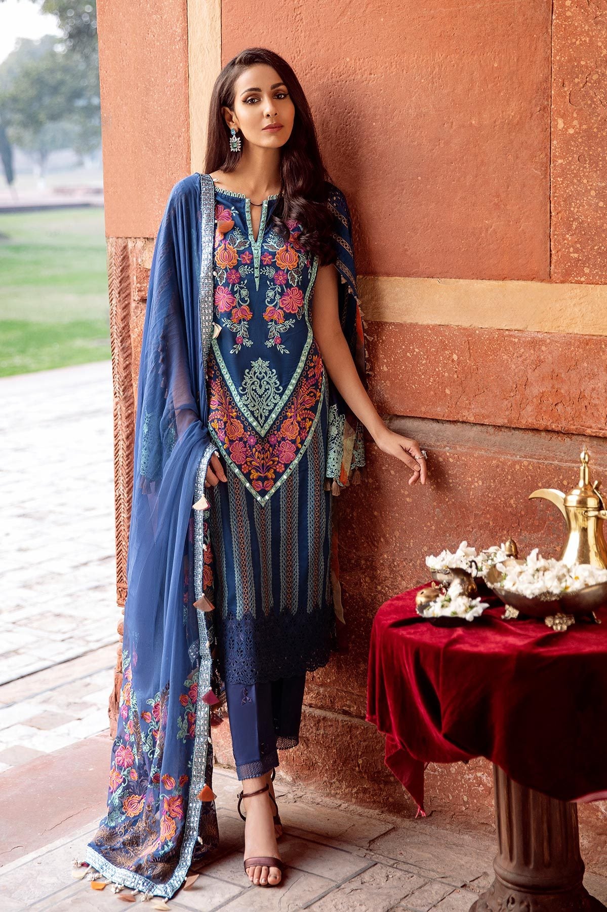 Signature Lawn SS-08 | House of Charizma | Spring Summer Embroidered Lawn 2020