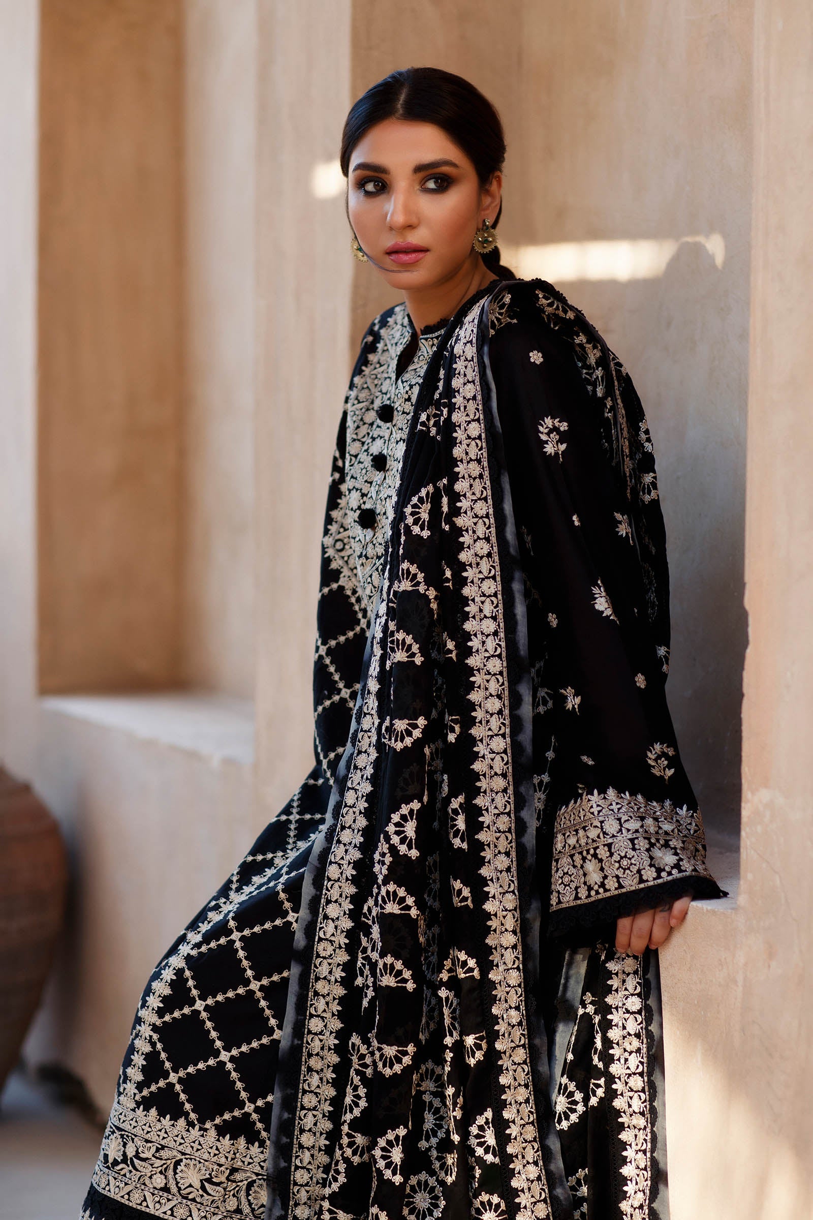 ROZHIN (ZL22-12 A) | Zaha | Lawn Volume 1 2022