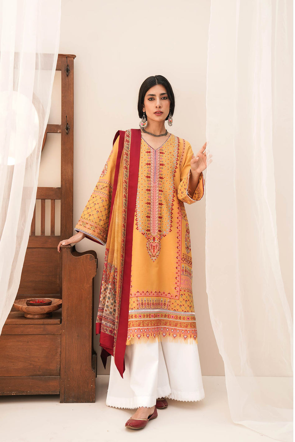 Abroo - 13A | Zara Shahjahan | Eid Luxury Lawn 2022